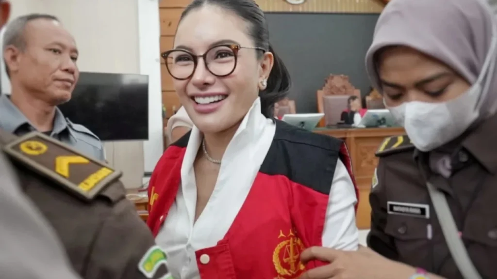 Nikita Mirzani Hadapi Dakwaan Pemerasan dan Pencucian Uang di Pengadilan