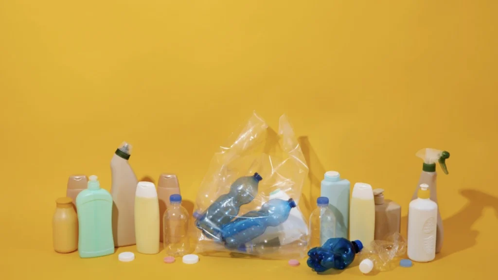 Inovasi Enzim Pemecah Plastik: Solusi untuk Permasalahan Sampah di Indonesia