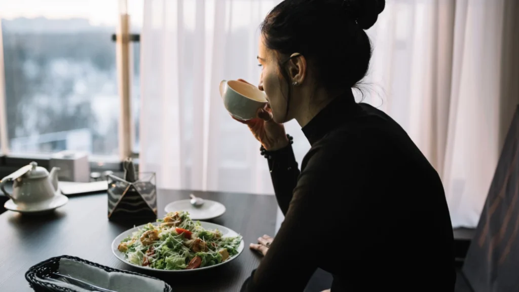 Mindful Eating: Makan Bersama Teman yang Lebih Berarti