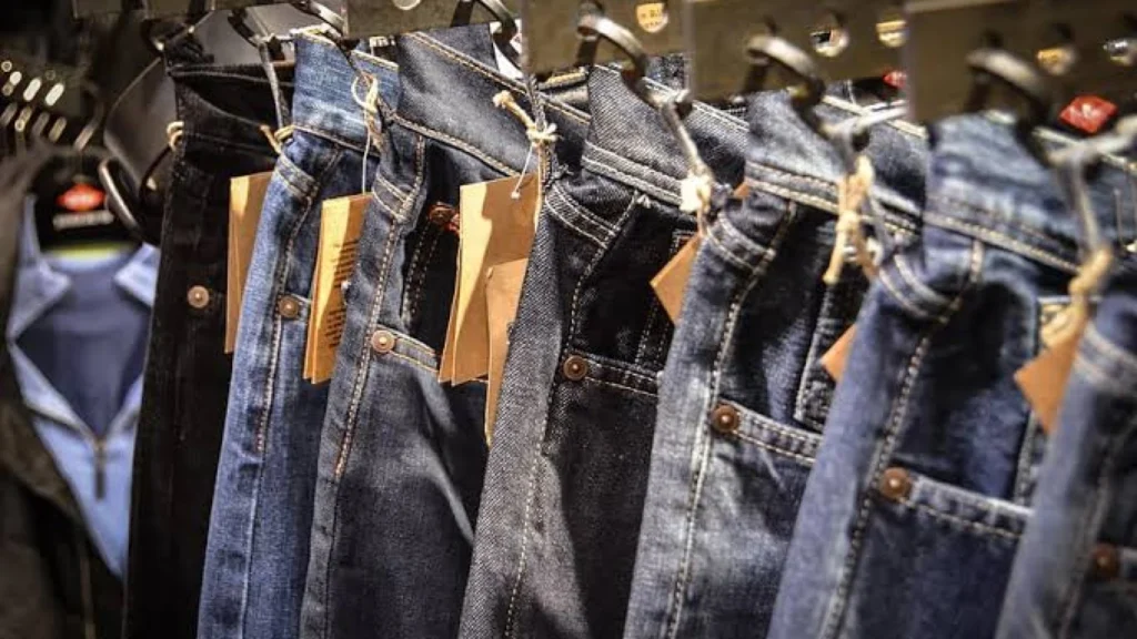 Tren Outfit Serba Denim: Stylish atau Terlalu Berlebihan?