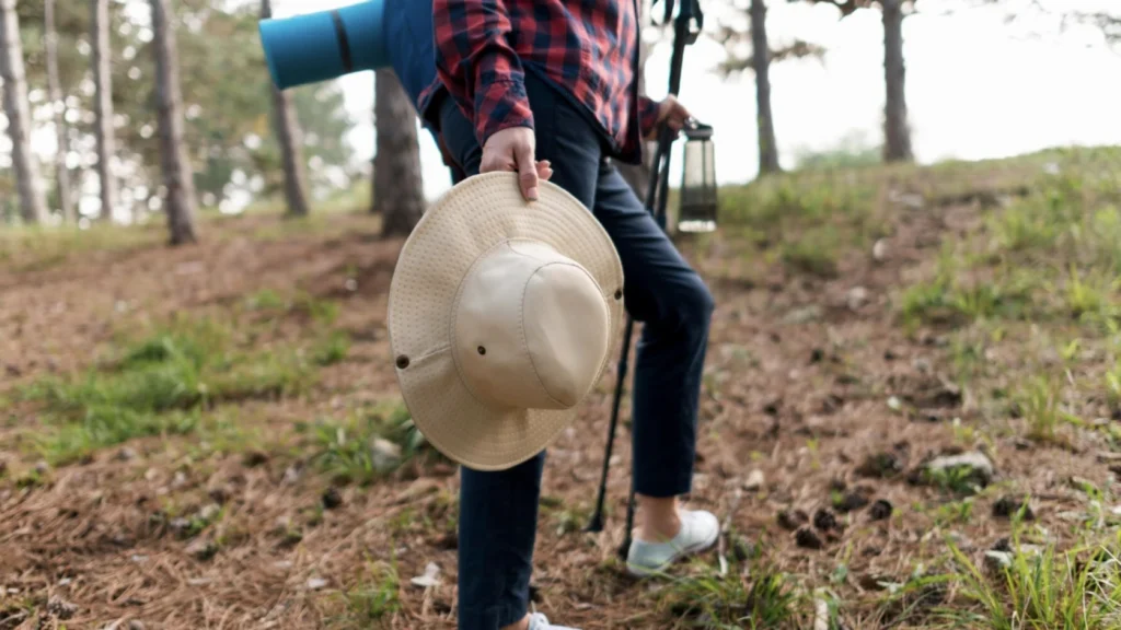 Menikmati Alam dengan Soft Hiking: Cara Santai Berpetualang