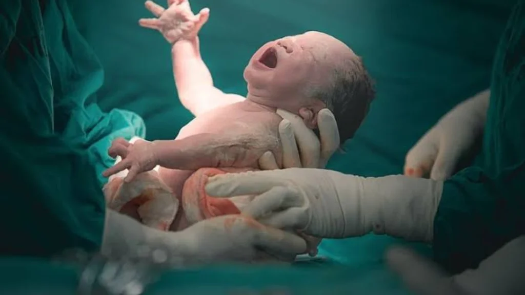 Bayi Tiga Orang Tua Lahir Sehat Berkat Teknik IVF Baru