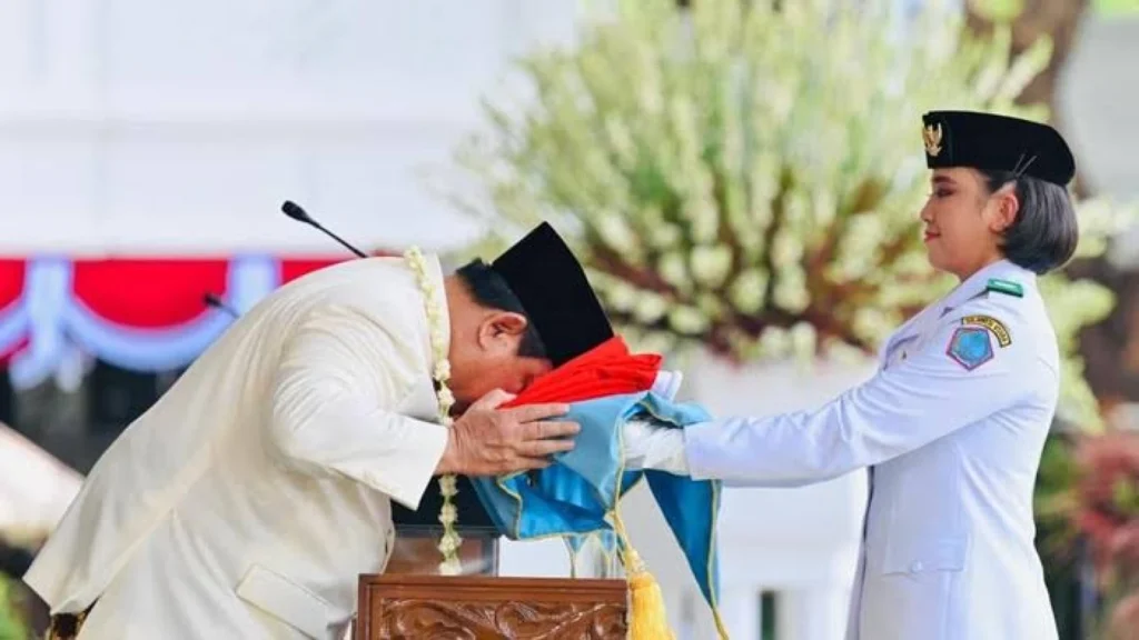 Bianca Alessia Christabella: Emosi Mendalam sebagai Pembawa Baki Bendera Merah Putih