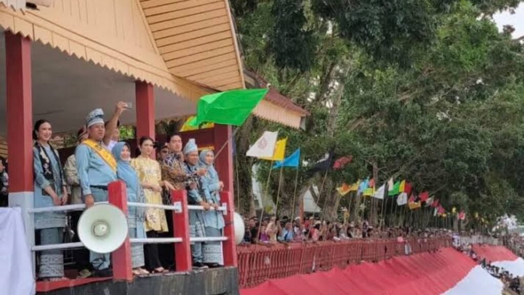 Gibran Rakabuming Raka Resmi Buka Festival Pacu Jalur di Riau