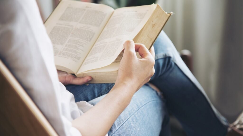 Manfaat Membaca Buku Setiap Hari untuk Kehidupan yang Lebih Baik
