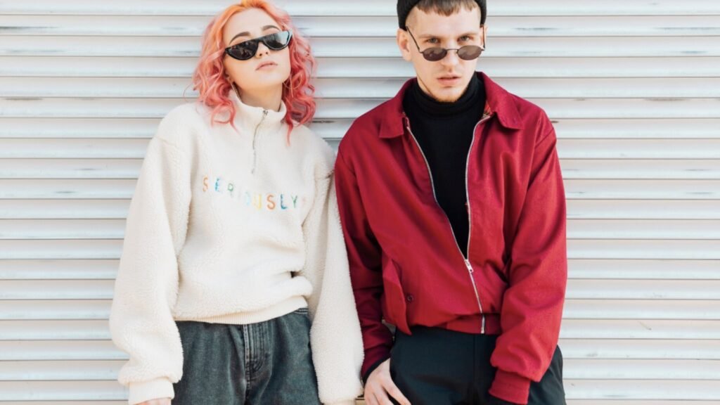 Replay Fashion 'Vibe' vs Micro-Trend: Pilihan dalam Dunia Fashion Kontemporer