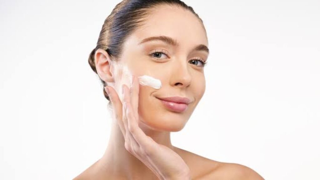 Mengapa Day Cream dan Night Cream Penting untuk Rutinitas Perawatan Kulit?