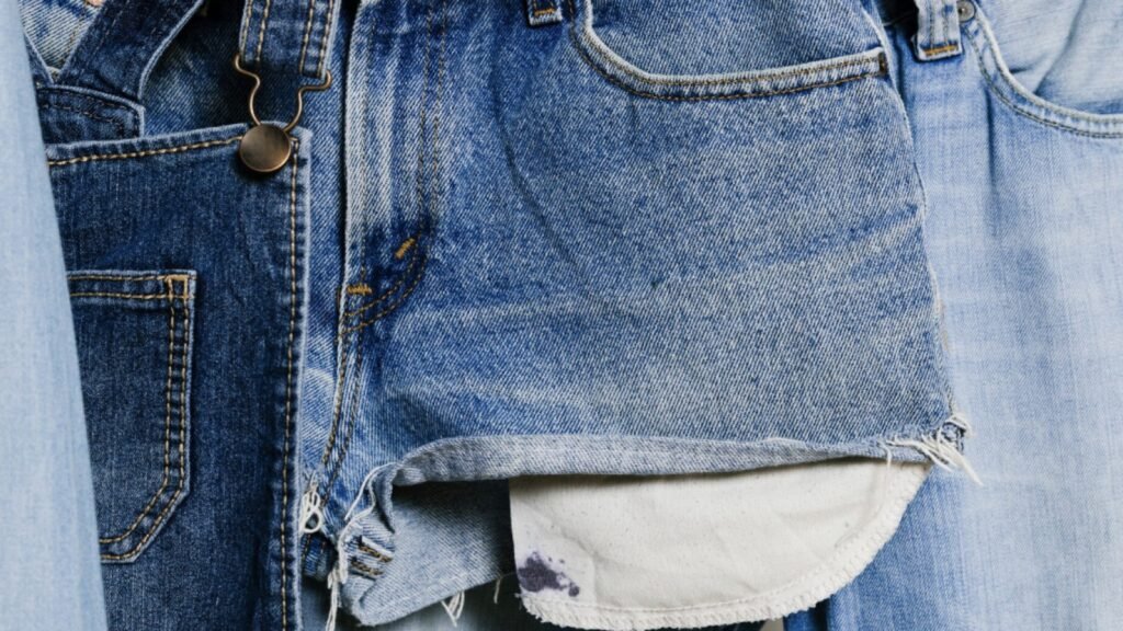Denim Patchwork: Kembali Menghiasi Panggung Fashion Global