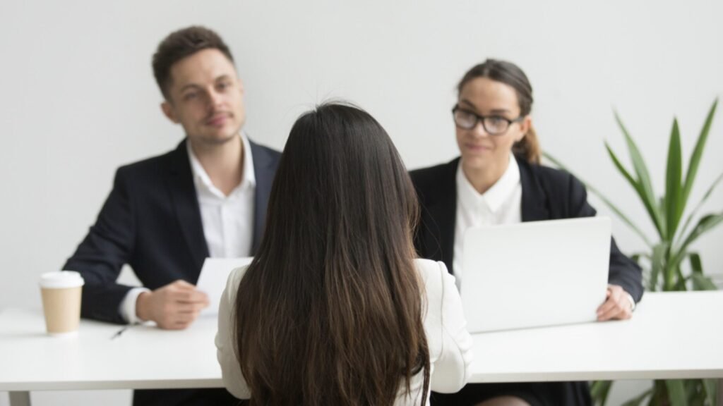 Trik Sukses Menghadapi Interview Kerja Pertama