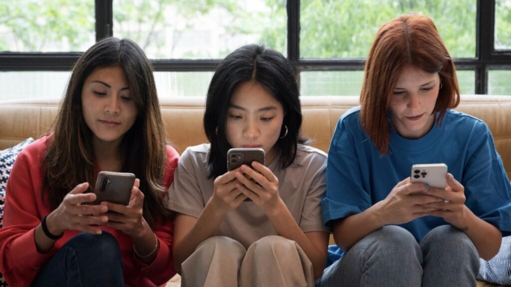 Menghadapi FOMO dan Digital Burnout di Era Digital