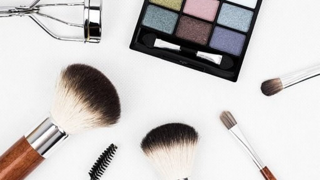 Tips Makeup Tahan Lama Saat Cuaca Panas di Indonesia
