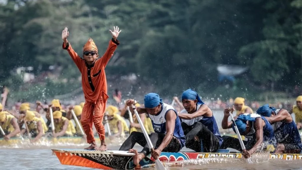 Festival Pacu Jalur 2025: Kebanggaan Riau di Aliran Sungai Kuantan